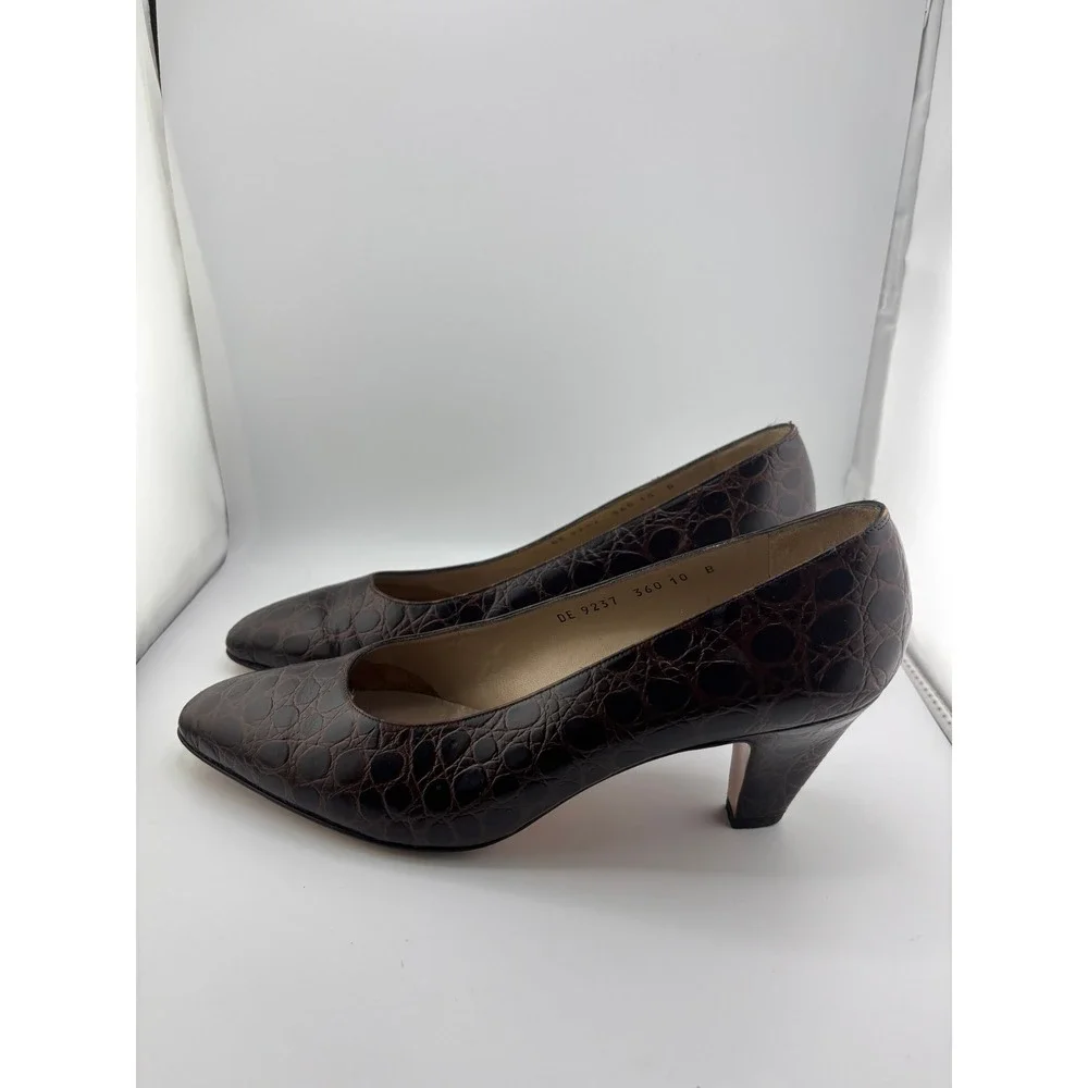 Salvatore Ferragamo Brown Croc Embossed Leather Pumps Heels DE 9237 10 B Italy
